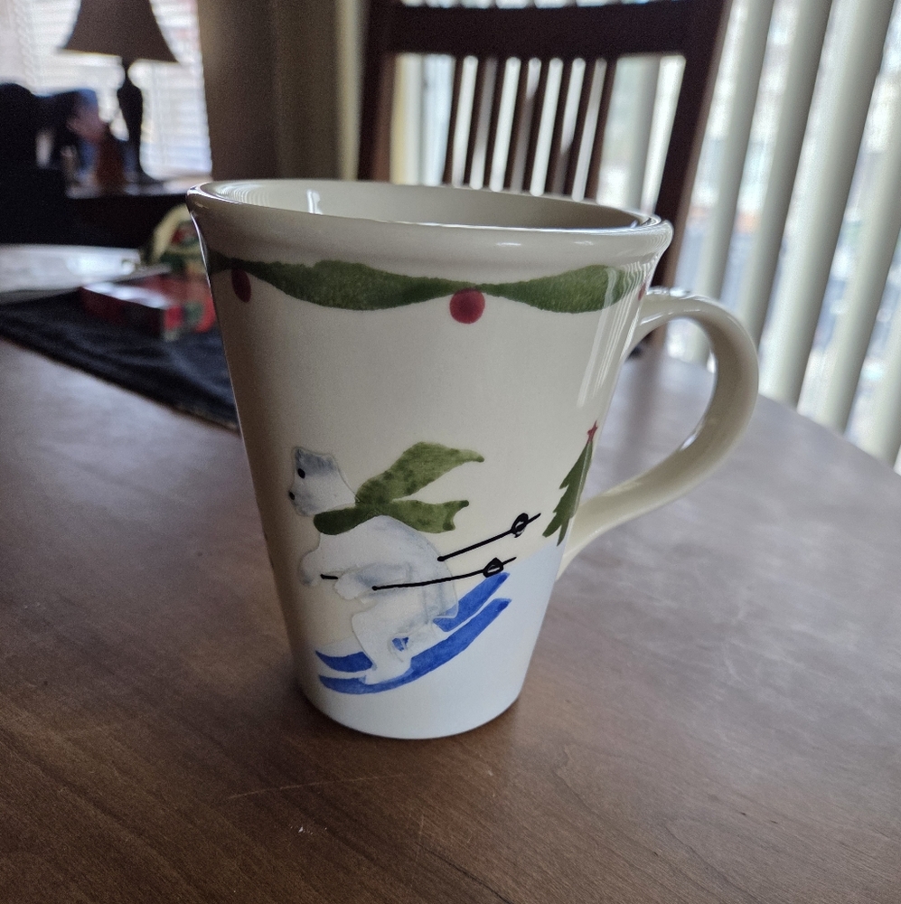 Collectible Hartstone USA Handpainted 14oz Skiing Polar Bear Mug
